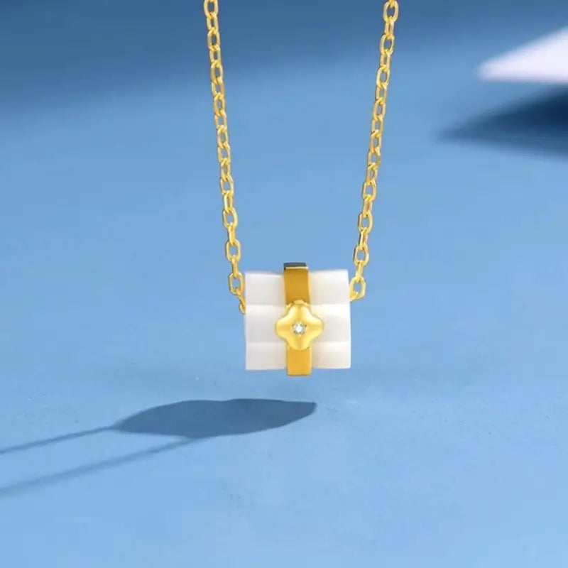 18Kゴールド&ナチュラルホワイトマザーオブパール ルルトンペンダントネックレス|ダイヤモンドアクセント、バレルシェイプ