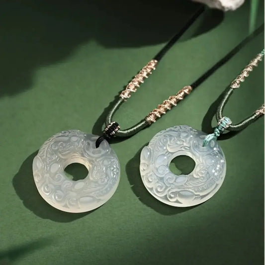 天然半透明カルセドニー貔貅(ひきゅう)平和バックルカップルネックレス | 中国のロマンチックなジュエリー