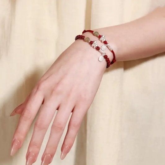 Bracelet et bracelet de perles « Cheval foulant la bonne fortune » en cinabre naturel et argent fin 999, ensemble