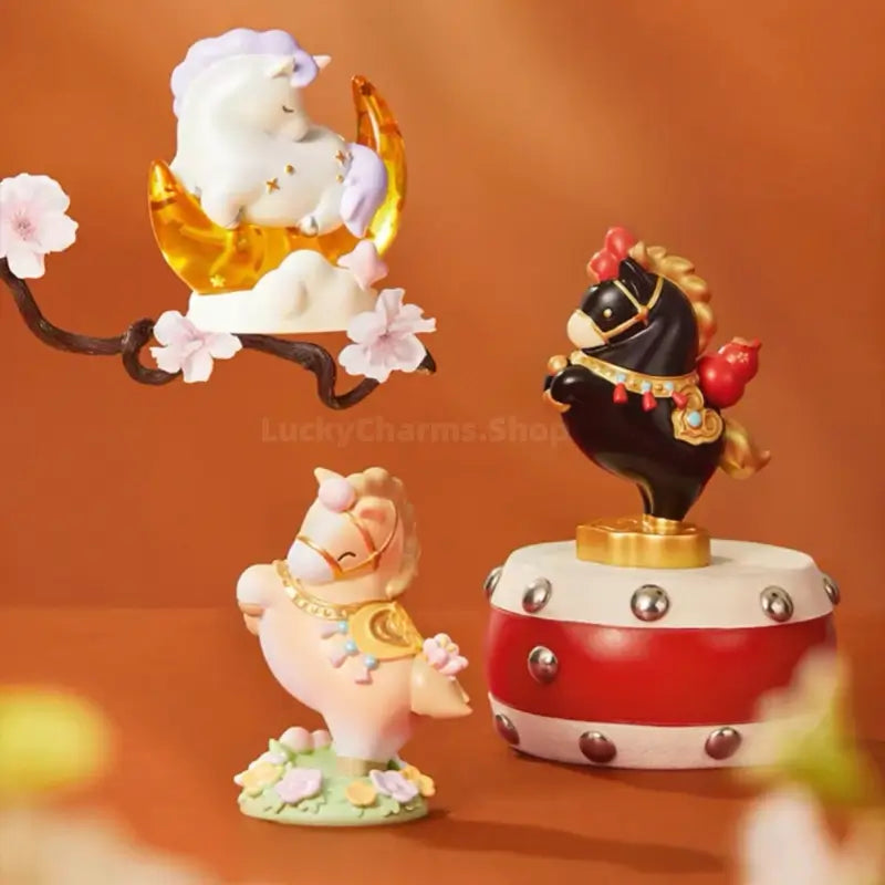 Figurine de cheval porte-bonheur du Musée du Palais | Décoration porte-bonheur inspirée de la dynastie Tang (3 styles) | Cadeau de l'année du Cheval