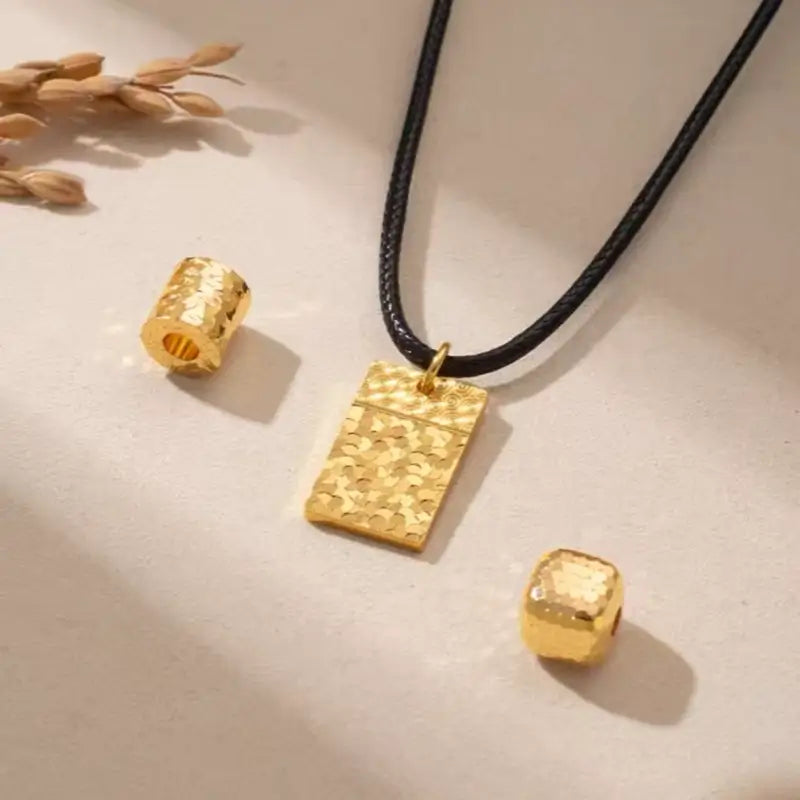 光沢のあるゴールドのル・ル・トンペンダント | レディースレザーコードネックレス、4スタイル