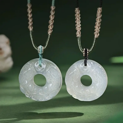 天然半透明カルセドニー貔貅（ひきゅう）平和バックルカップルネックレス | 中国のロマンチックなジュエリー