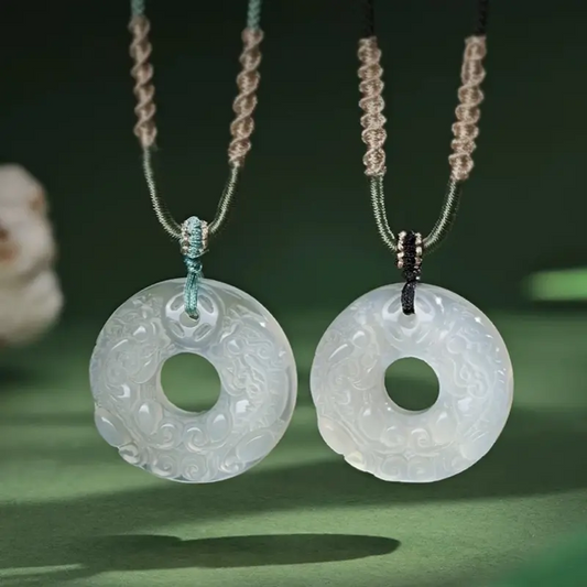 天然半透明カルセドニー貔貅（ひきゅう）平和バックルカップルネックレス | 中国のロマンチックなジュエリー