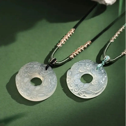 天然半透明カルセドニー貔貅（ひきゅう）平和バックルカップルネックレス | 中国のロマンチックなジュエリー