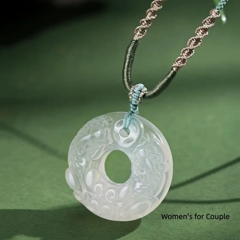 天然半透明カルセドニー貔貅（ひきゅう）平和バックルカップルネックレス | 中国のロマンチックなジュエリー