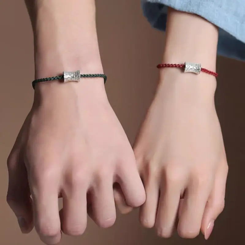 925シルバー カップル ルルトン ブレスレット | ピーナッツ柄、調節可能な赤と緑の編み紐、抗酸化